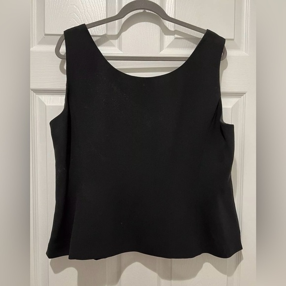 Kasper black sleeveless shell top.
Womens Sz.18. Fully lined.
Hidden side zipper - Picture 6 of 7